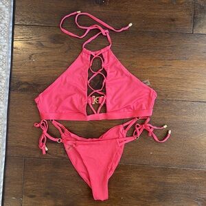 Beach Bunny - Reese Quinn X-Cross Pink Bikini Top & Matching Bottoms - Size: Med